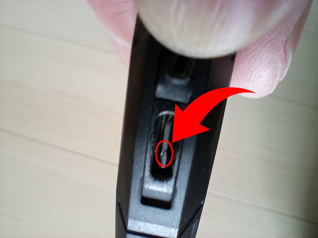 割れたUSB端子 割れたUSB端子